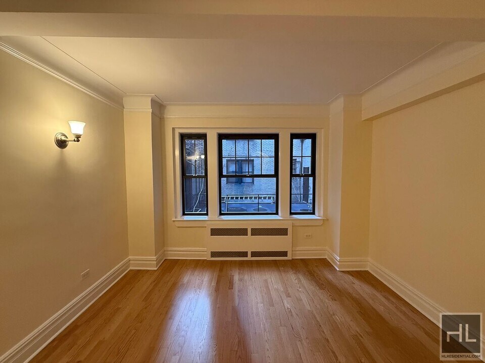 Christopher Street in New York, NY - Building Photo