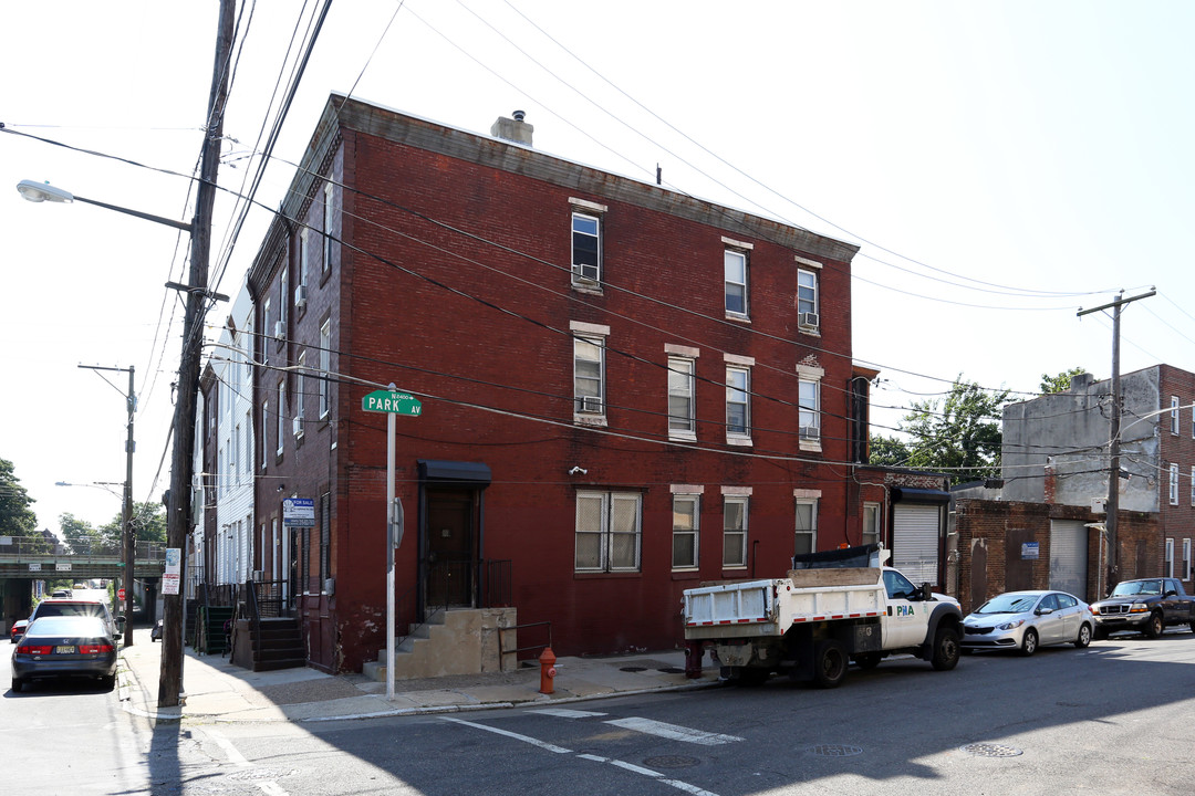 1324 W Cumberland St in Philadelphia, PA - Building Photo