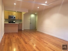 3030 Middletown Rd in Bronx, NY - Building Photo - Building Photo