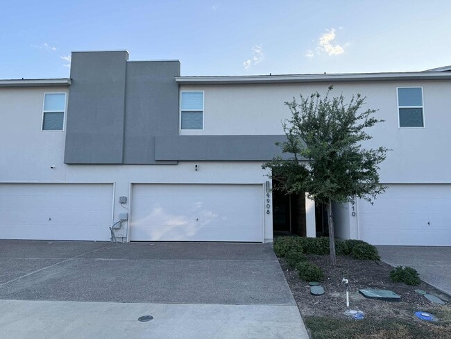 9908 Bijan Dr in Laredo, TX - Building Photo - Building Photo