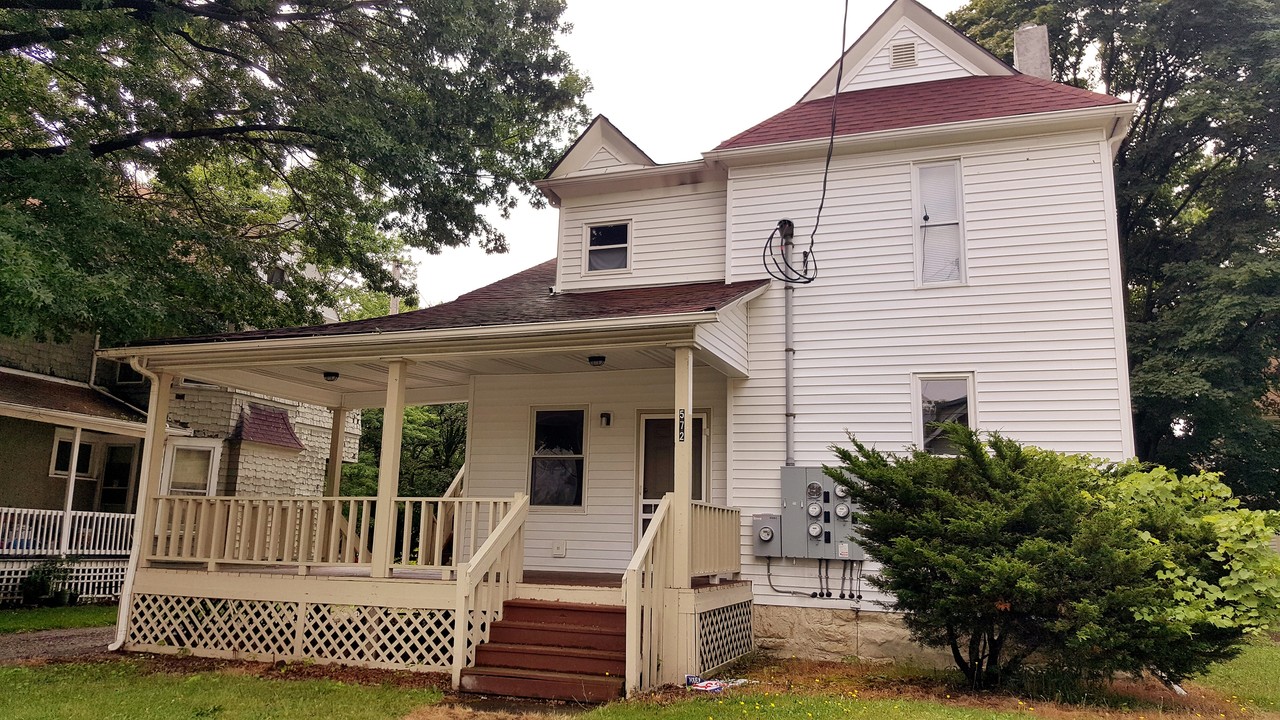 572 E Buchtel Ave in Akron, OH - Building Photo