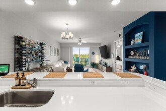 6 Riverwalk Drive in New Smyrna Beach, FL - Foto de edificio - Building Photo