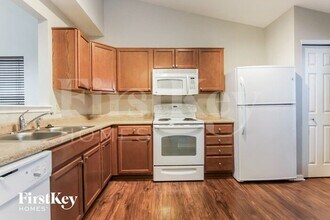 1462 Bluestem Dr in Greenwood, IN - Foto de edificio - Building Photo
