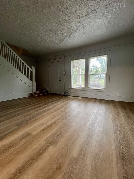 105 W Rundell St in Pontiac, MI - Building Photo