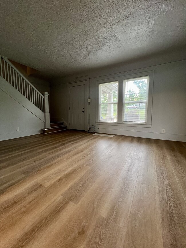 property at 105 W Rundell St