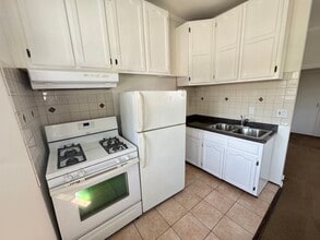 1341 N Bronson Ave, Unit 6 in Los Angeles, CA - Building Photo - Building Photo