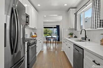 1394 E 31st St in Oakland, CA - Building Photo - Building Photo
