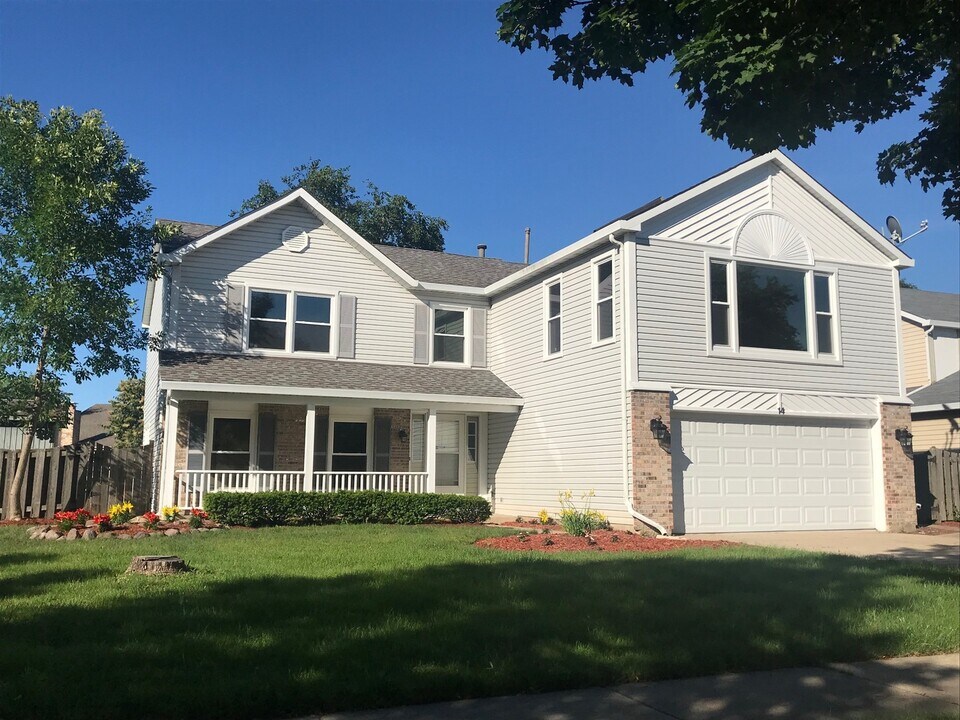 14 Newtown Dr in Buffalo Grove, IL - Building Photo