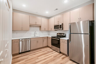 Legacy at the Park Apartments in Burlington, NC - Building Photo - Building Photo