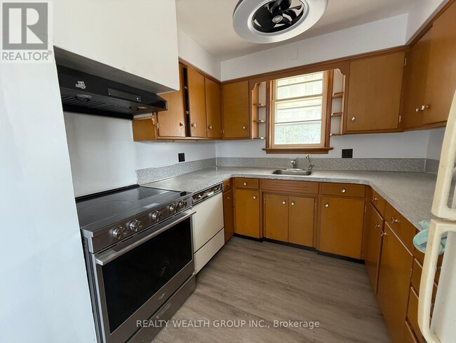 12190 Warden Ave. in Whitchurch-Stouffville, ON - Building Photo - Building Photo