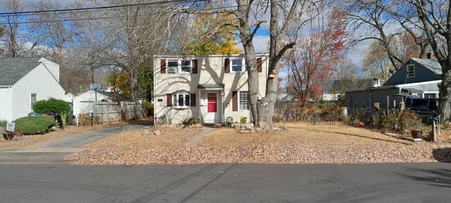 22 Suffolk Dr in East Hartford, CT - Building Photo - Building Photo