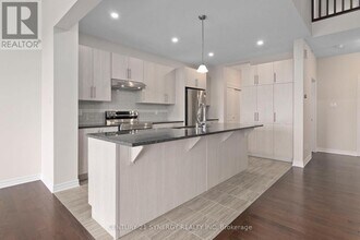 405 Ventoux Ave in Ottawa, ON - Building Photo - Building Photo