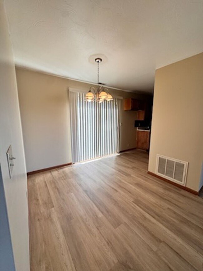 309 N Elm St in Albion, IN - Building Photo - Building Photo