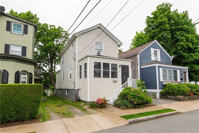 18 Almy St in Newport, RI - Building Photo - Building Photo