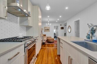 351 Centre St in Boston, MA - Building Photo - Building Photo