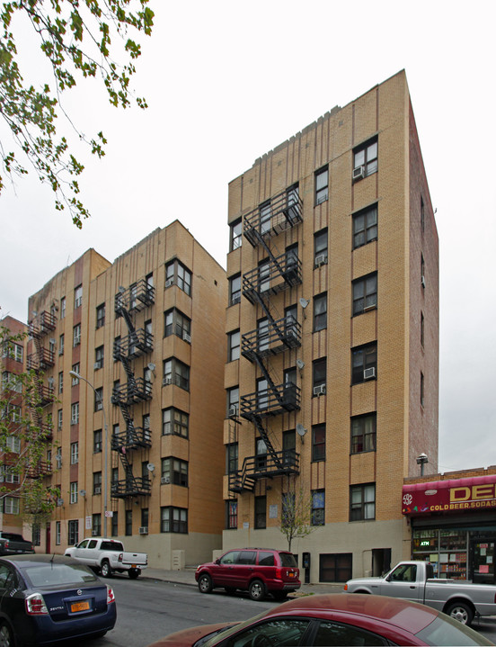 600 Trinity Ave in Bronx, NY - Foto de edificio