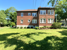 129 Oxford Rd, Unit 2 in Newton, MA - Building Photo