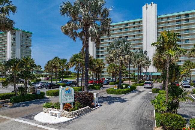 Oceana North I Condominium in Jensen Beach, FL - Foto de edificio - Building Photo