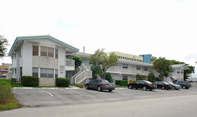 2450 NE 51st St in Fort Lauderdale, FL - Building Photo - Building Photo