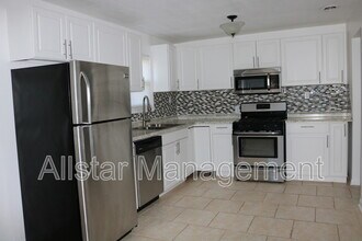 958 Quentin Rd in Eastlake, OH - Building Photo - Building Photo