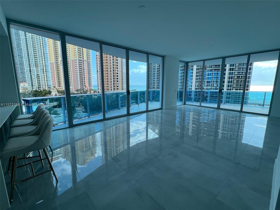 17550 Collins Ave, Unit 70 in Sunny Isles Beach, FL - Foto de edificio