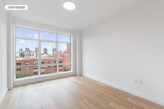 1516 Park Ave in New York, NY - Building Photo - Building Photo