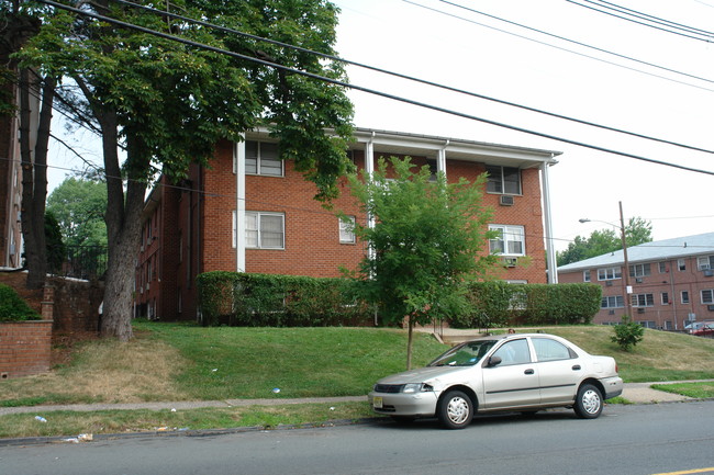 121 W Jersey St in Elizabeth, NJ - Foto de edificio - Building Photo