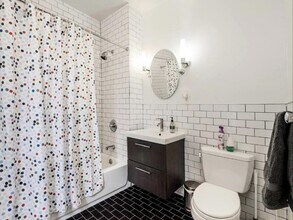 241 E 73rd St in New York, NY - Building Photo - Building Photo