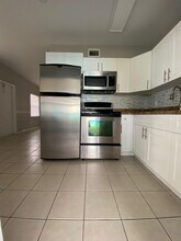 340 NE 11th Ave in Boynton Beach, FL - Building Photo - Building Photo