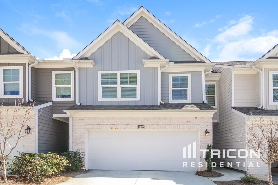 2105 Rosemary Park Ln in Lawrenceville, GA - Building Photo