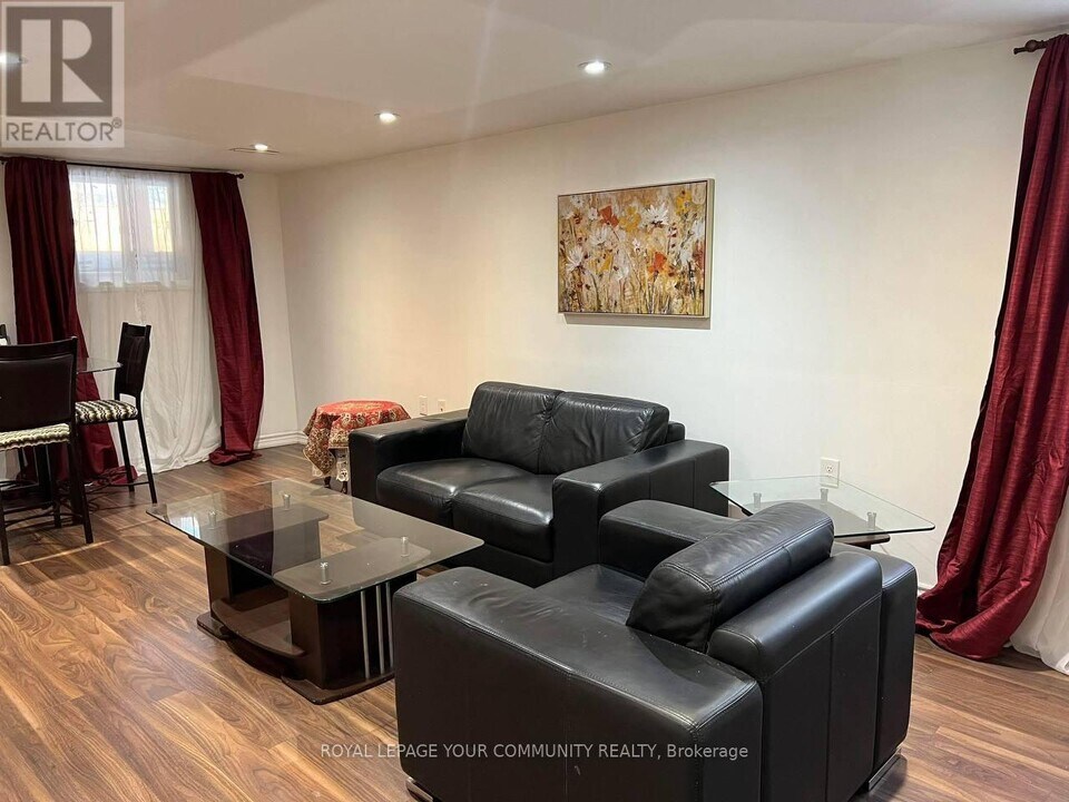 299 Towercrest Dr in Newmarket, ON - Building Photo