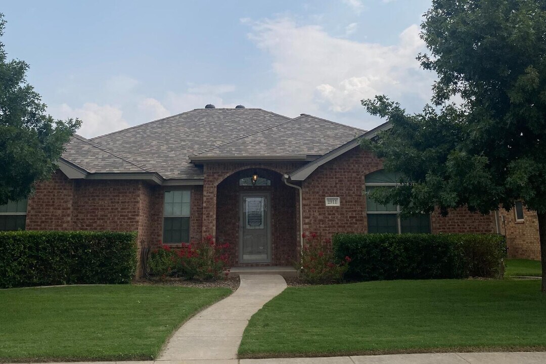 2911 109th St in Lubbock, TX - Building Photo