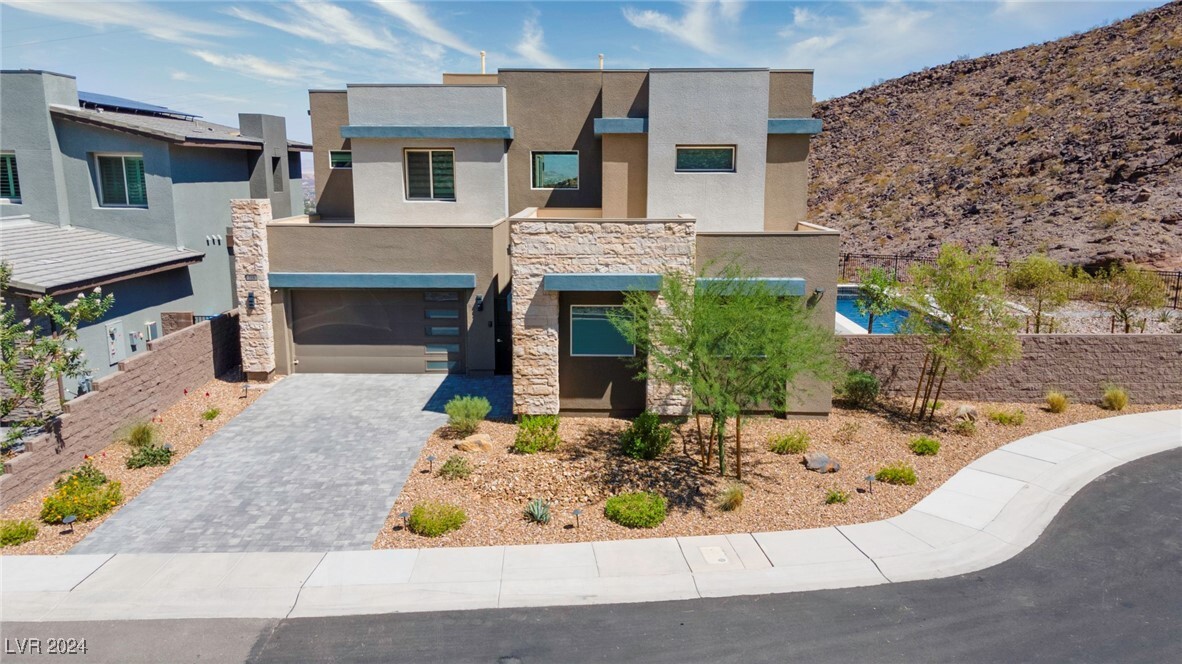 318 Shaded Canyon Dr in Henderson, NV - Building Photo