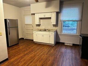 526 Westinghouse Ave in Wilmerding, PA - Building Photo - Building Photo