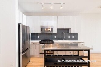 320 D St, Unit 130 in Boston, MA - Building Photo - Building Photo
