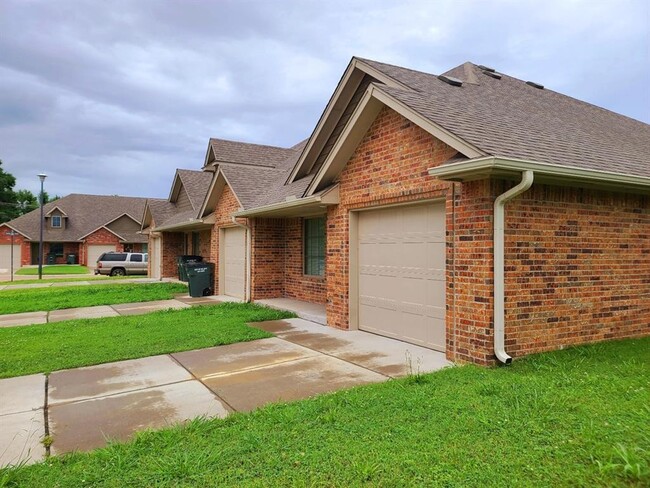 4308 Huntly Dr in Del City, OK - Foto de edificio - Building Photo