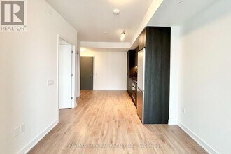 5858 Yonge St in Toronto, ON - Building Photo - Building Photo