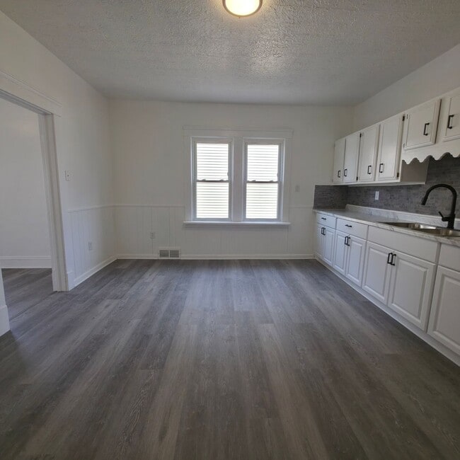 6514 Gertrude Ave in Cleveland, OH - Building Photo - Building Photo