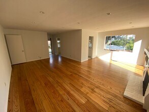 290 S Castanya Way in Menlo Park, CA - Building Photo - Building Photo