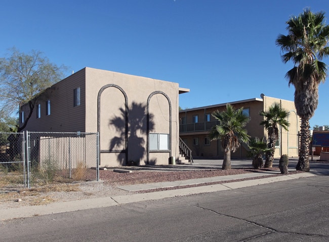 North Cardi Apartments in Tucson, AZ - Foto de edificio - Building Photo