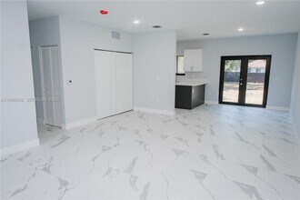 521 NW 22nd Ave in Fort Lauderdale, FL - Building Photo - Building Photo