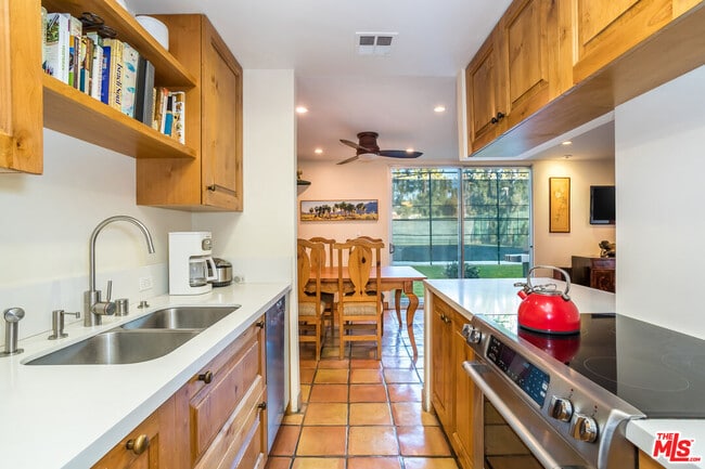 property at 100 S Doheny Dr