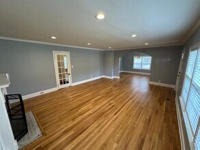 958 Winburn Dr in East Point, GA - Building Photo - Building Photo
