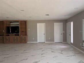 639 E Dearborn St in Englewood, FL - Building Photo - Building Photo