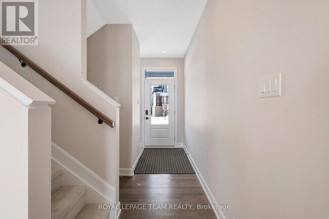 158 Beebalm Cres in Ottawa, ON - Building Photo - Building Photo