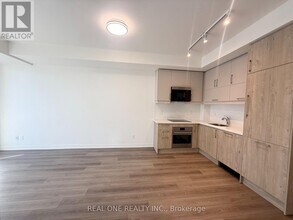 38 Simcoe Promenade in Markham, ON - Building Photo - Building Photo