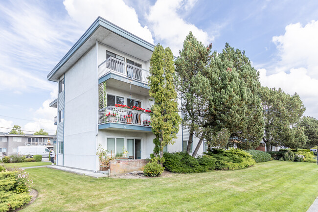 17707 57A Av in Surrey, BC - Building Photo - Building Photo