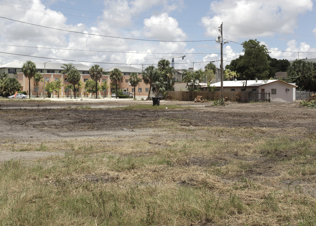 429 NE 4th Ave in Fort Lauderdale, FL - Building Photo