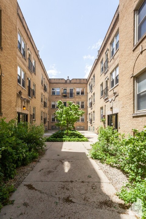 4710 N Bernard St-Unit -3WCH in Chicago, IL - Building Photo