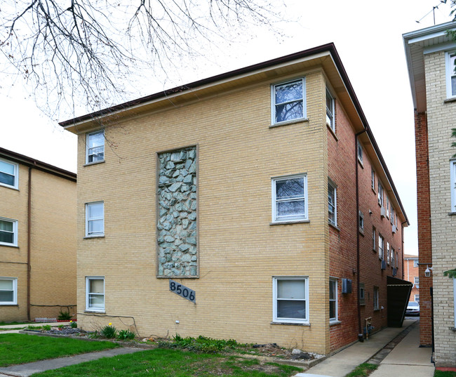 8506 W Rascher Ave in Chicago, IL - Building Photo - Building Photo